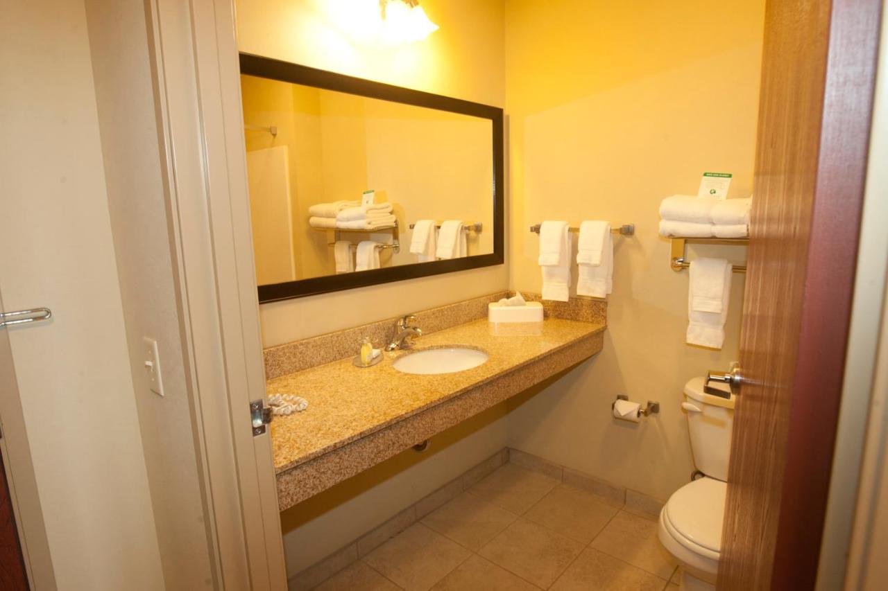 Cobblestone Inn & Suites - Carrington Экстерьер фото