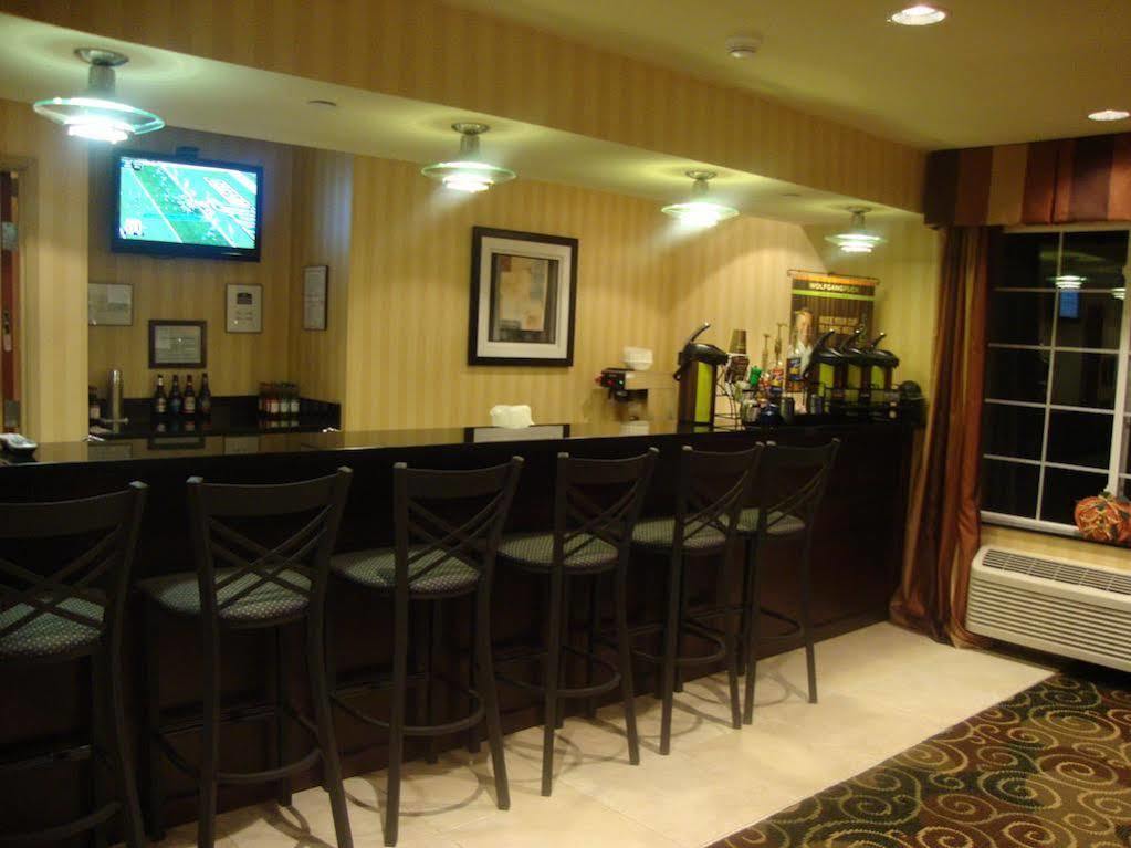 Cobblestone Inn & Suites - Carrington Экстерьер фото